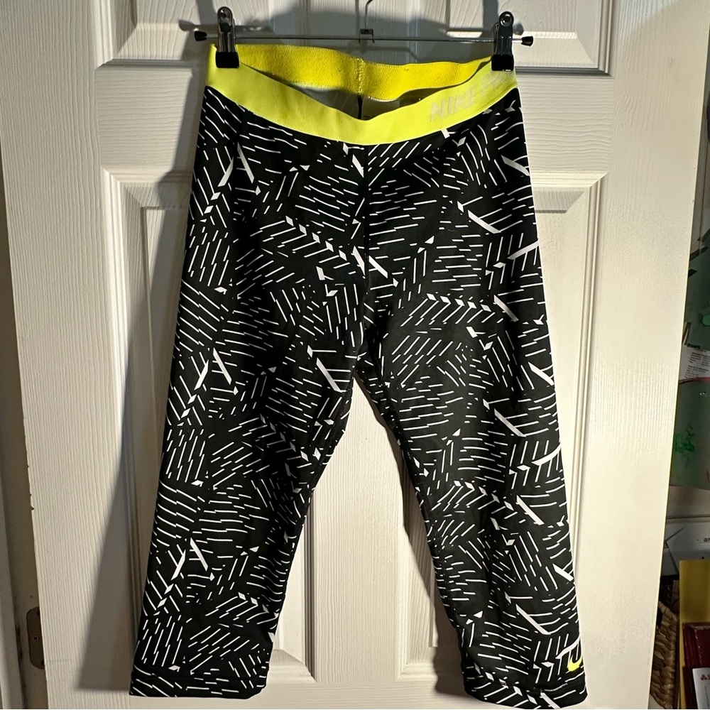Nike Pro Large Black and Yellow Graphic Leggings
